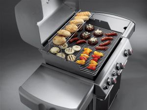 Газовый гриль Weber Genesis E-330 с боковой горелкой и Sear-station черный